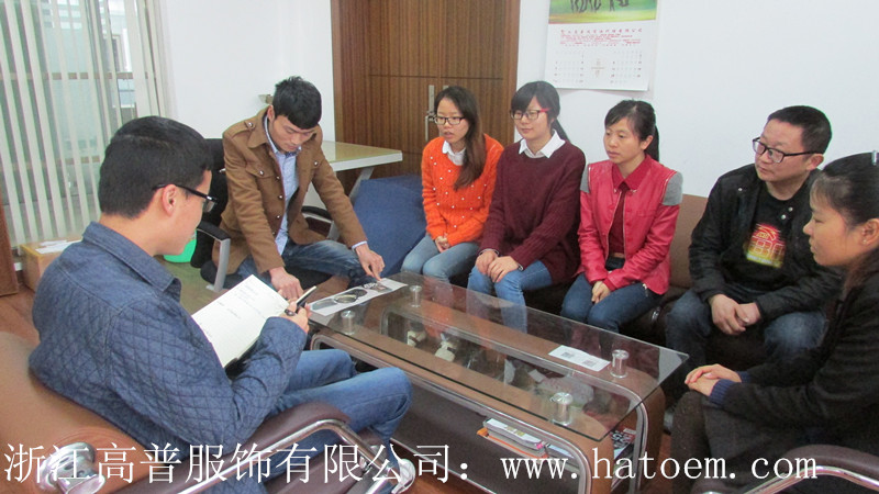 義烏市“清山河，美商城”，20年老帽廠黨員參加義工活動