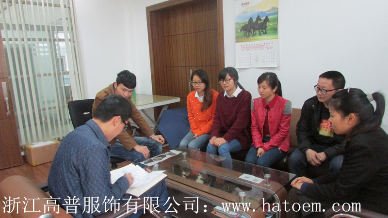 義烏市“清山河，美商城”，20年老帽廠黨員參加義工活動